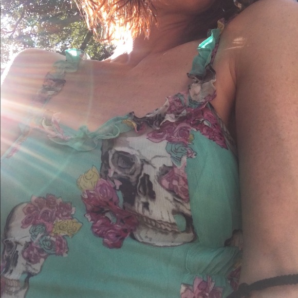 Beautiful skull and flowers dress - Picture 3 of 7